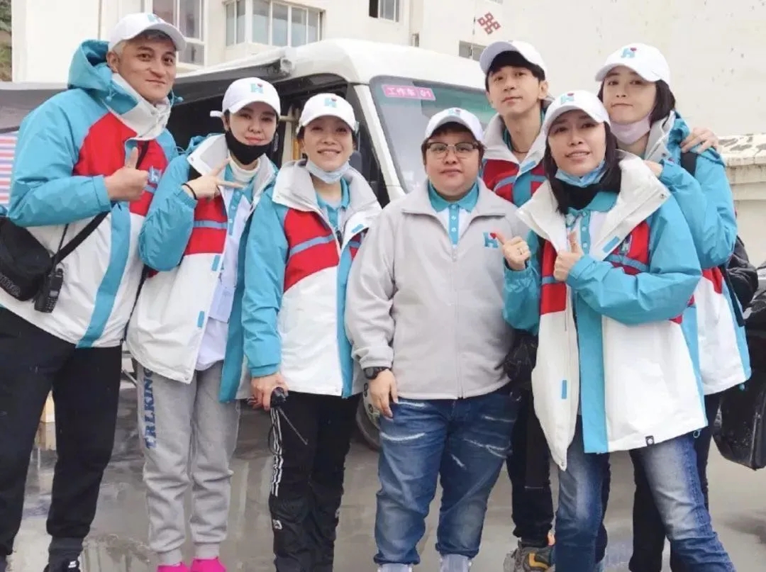 媒体：从被称赞到被质疑，还原一个剥离明星光环的韩红基金会_百科TA说