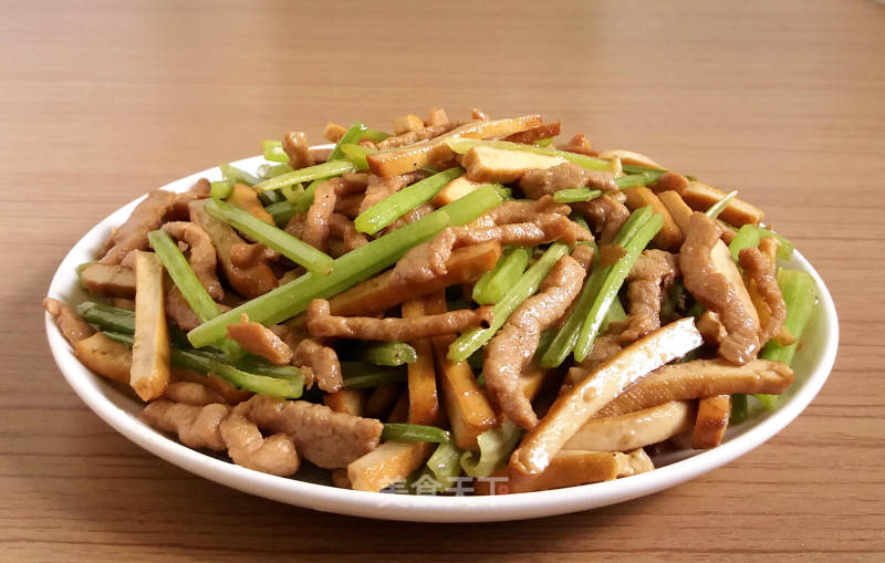 芹菜炒香干肉丝