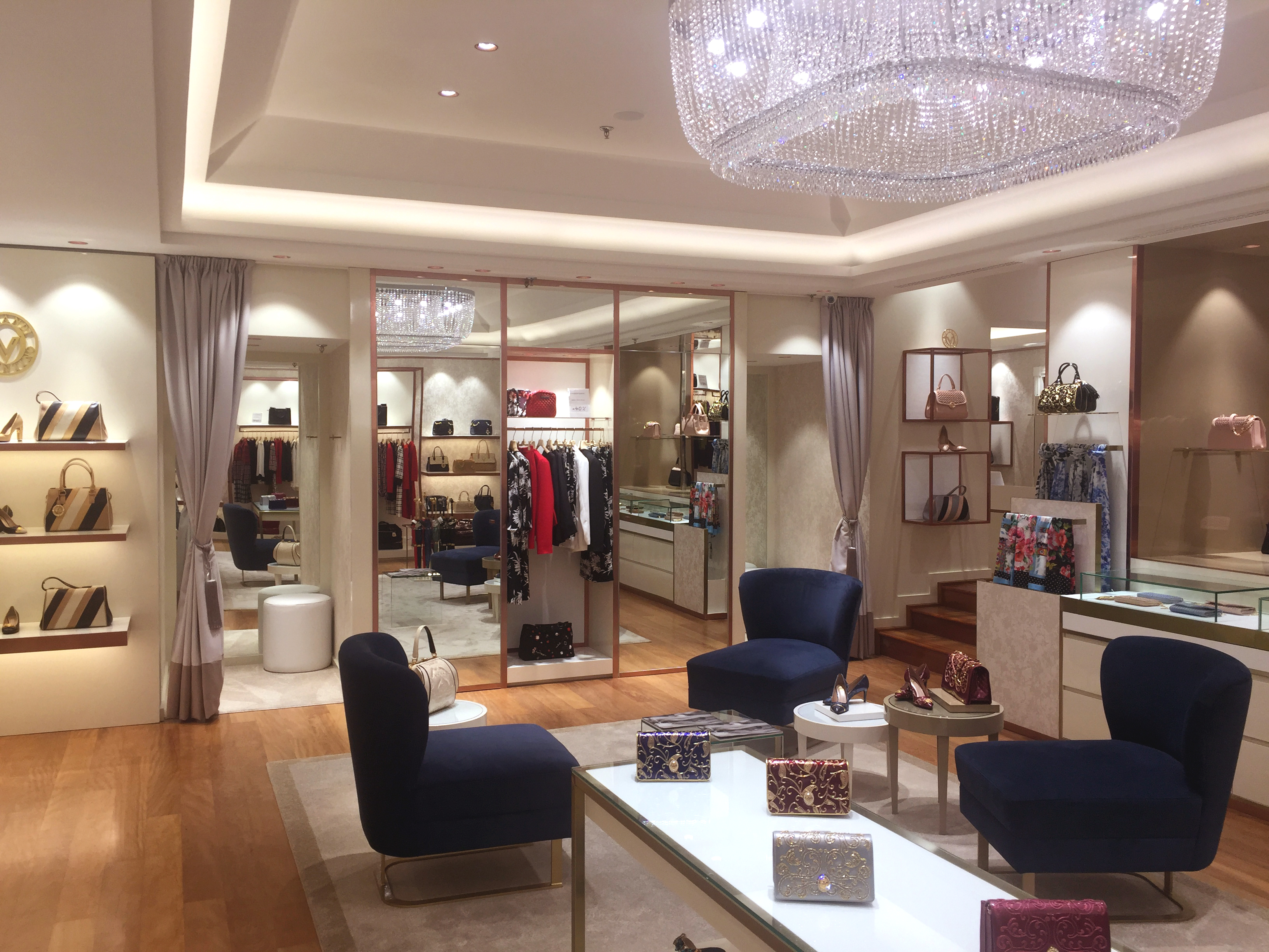 华伦天奴奥兰迪