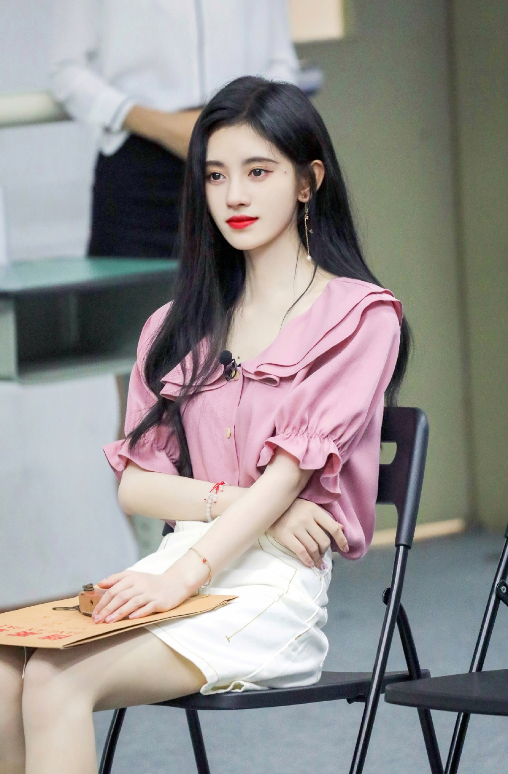  p>鞠婧祎(kiku),1994年6月18日出生于四川省遂宁市,中国内地影视女