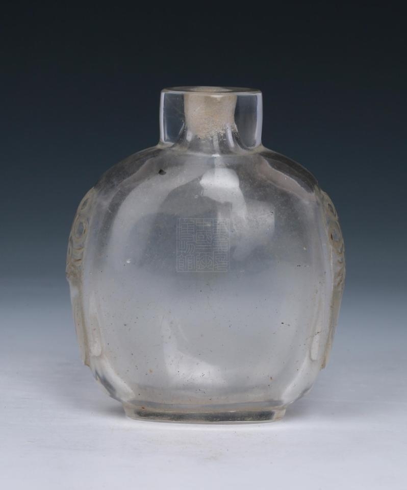 清玻璃雕铺首衔环纹鼻烟壶