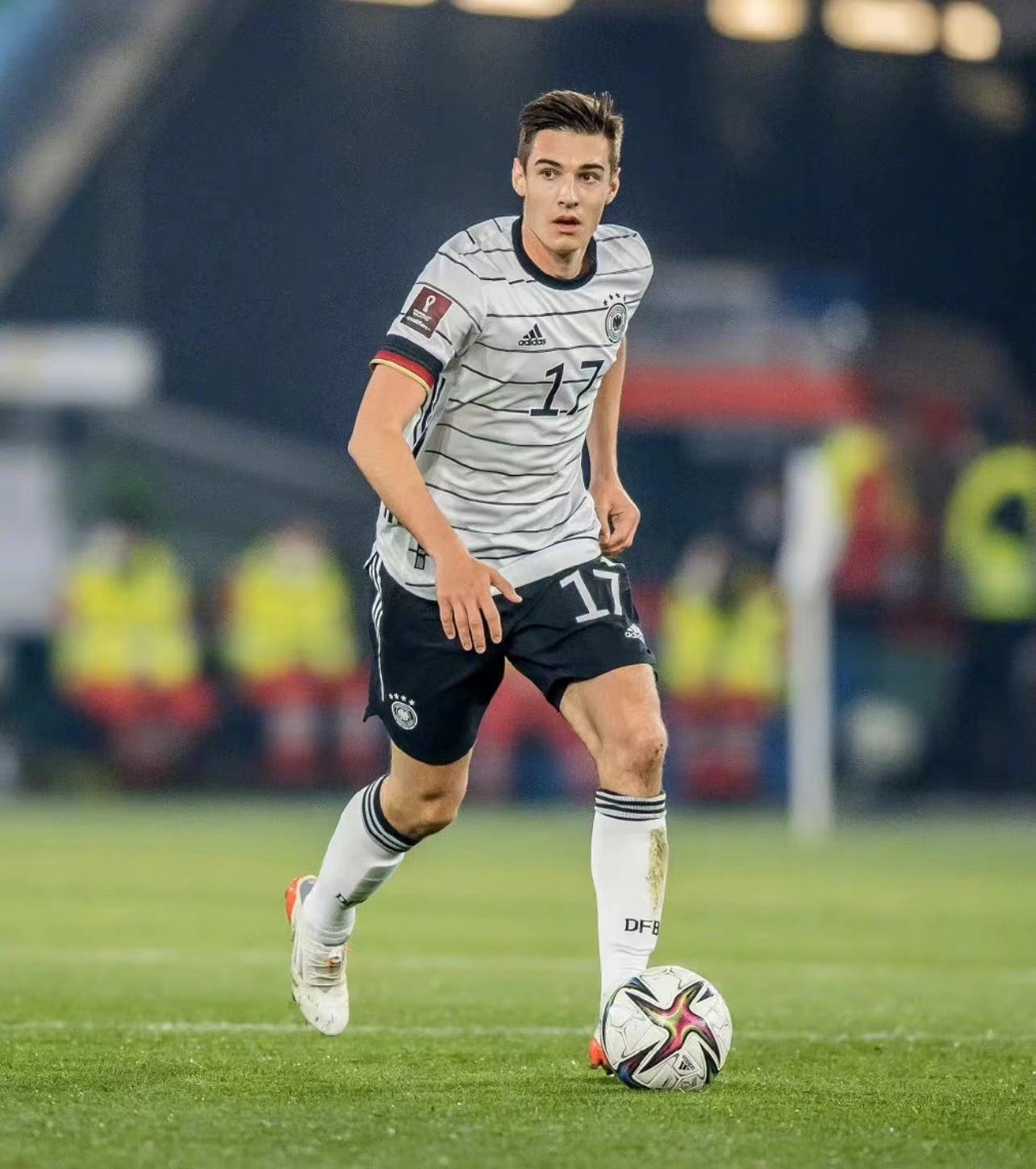  p data-id="gnbvukjmyp">弗洛里安·诺伊豪斯(fl