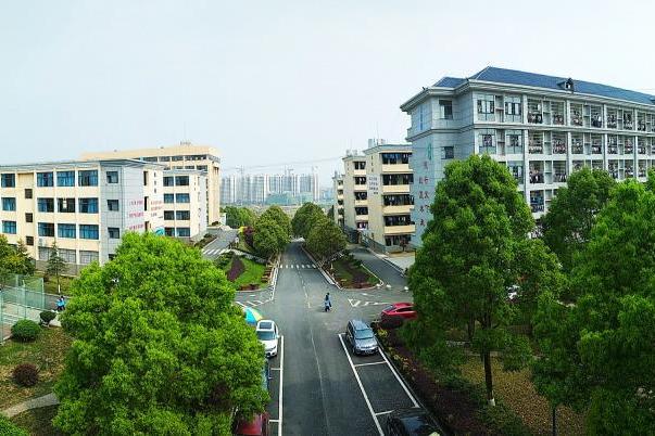 平江职业技术学校