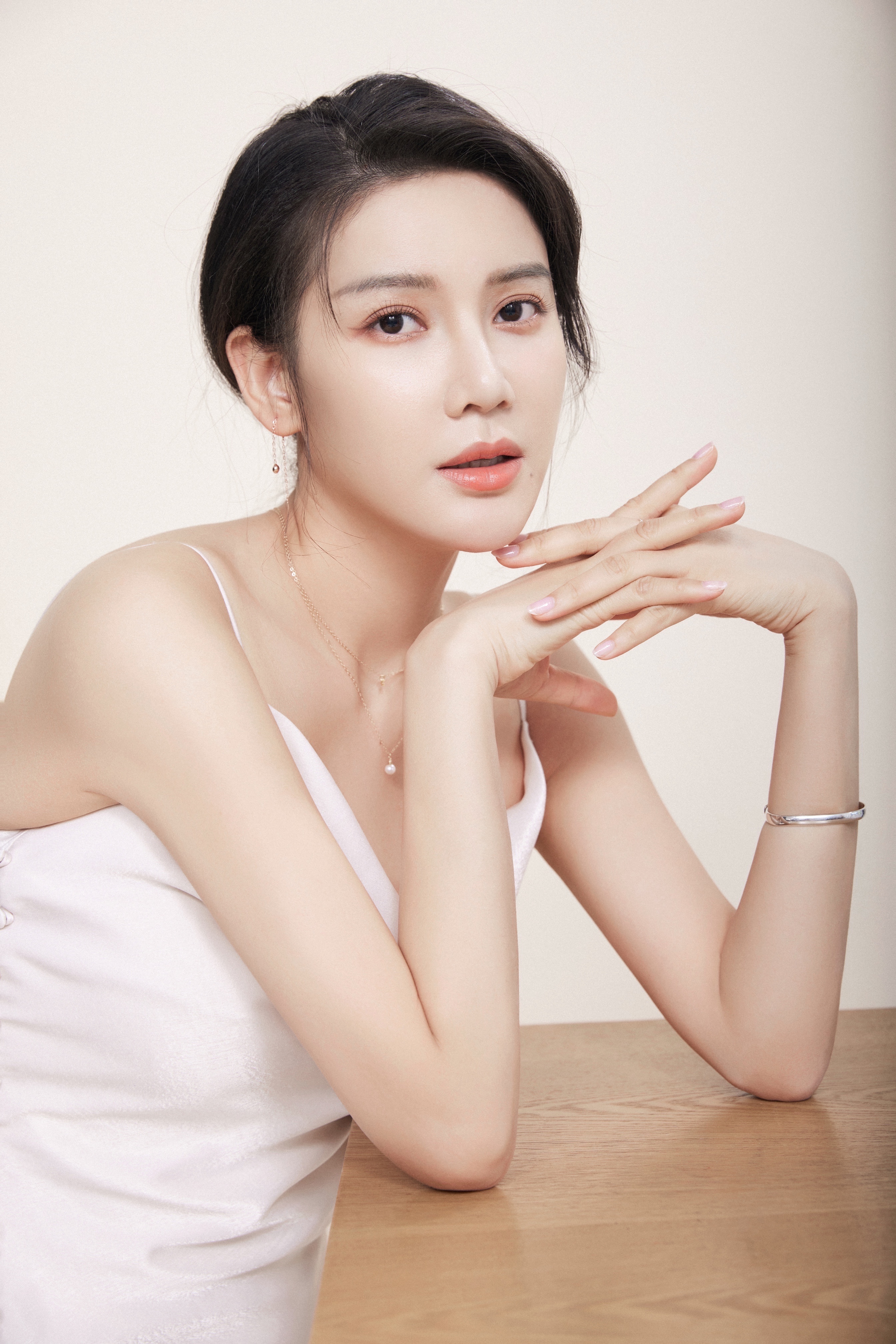  p data-id="gnwir0qm9a">刘凌菱,演员.