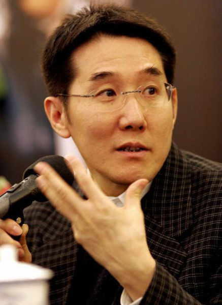  p data-id="gnvjdriuxd">《永不瞑目》作者海岩,由 a target="_blank