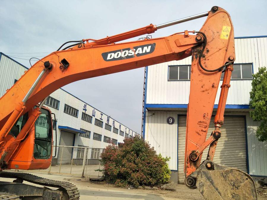 斗山dh220lc-9e挖掘机