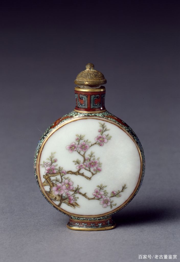 浅析清代瓷质鼻烟壶的艺术特征，小中见大，别有洞天_百科TA说