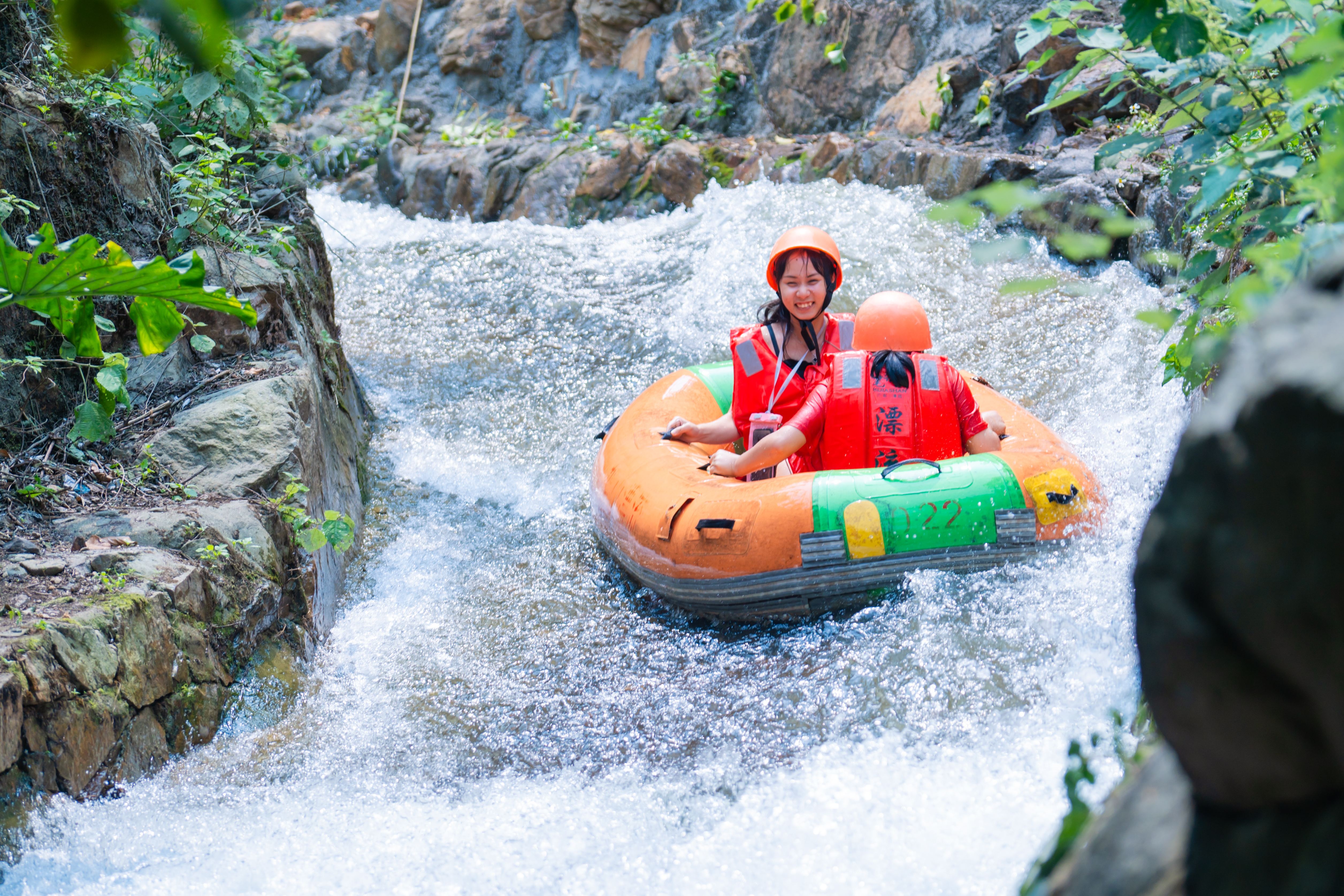 p>笔架山旅游区,位于清远市清新区笔架山林场,距离市区约5公里,笔架