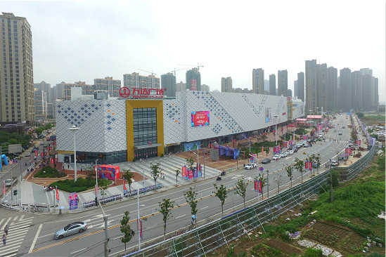 万达广场位于南昌市西湖区朝阳新城中心地段,于2015年12月开工建设,总