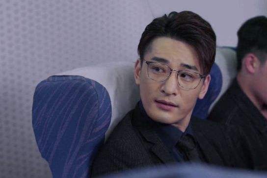  p>陈灿,男,是于波执导的电视剧《暴风眼》中的角色,由宫正楠饰演.