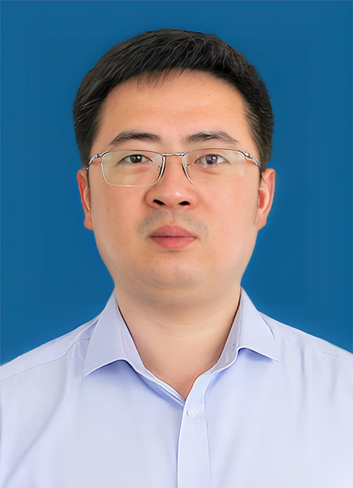  p data-id="gnb1r4n08i">唐曾胜,男,汉族