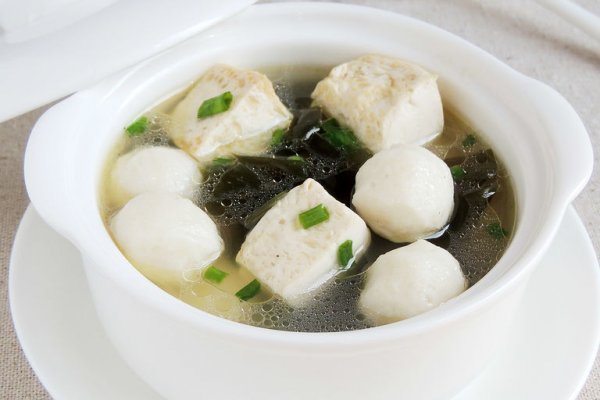  p>鱼丸烧豆腐是由豆腐,鱼丸等为主要食材做成的一道菜品,属于家常菜.