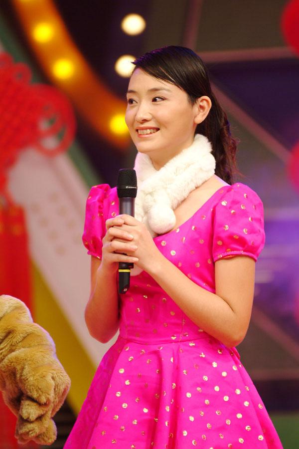  p>李丽莉,女,是安徽电视台《 a target="_blank" href="/item/七彩路