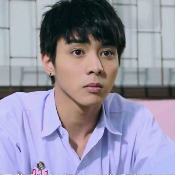 《不一样的美男》 i>(lady boy friends) /i>是2015年泰国校园题材的