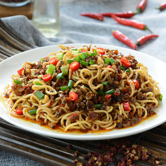 剁椒杂酱干拌面