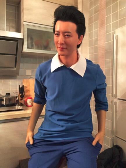 是一家专注于高仿真蜡像,硅胶像,人物雕塑,硅胶机器人,影视道具,博物