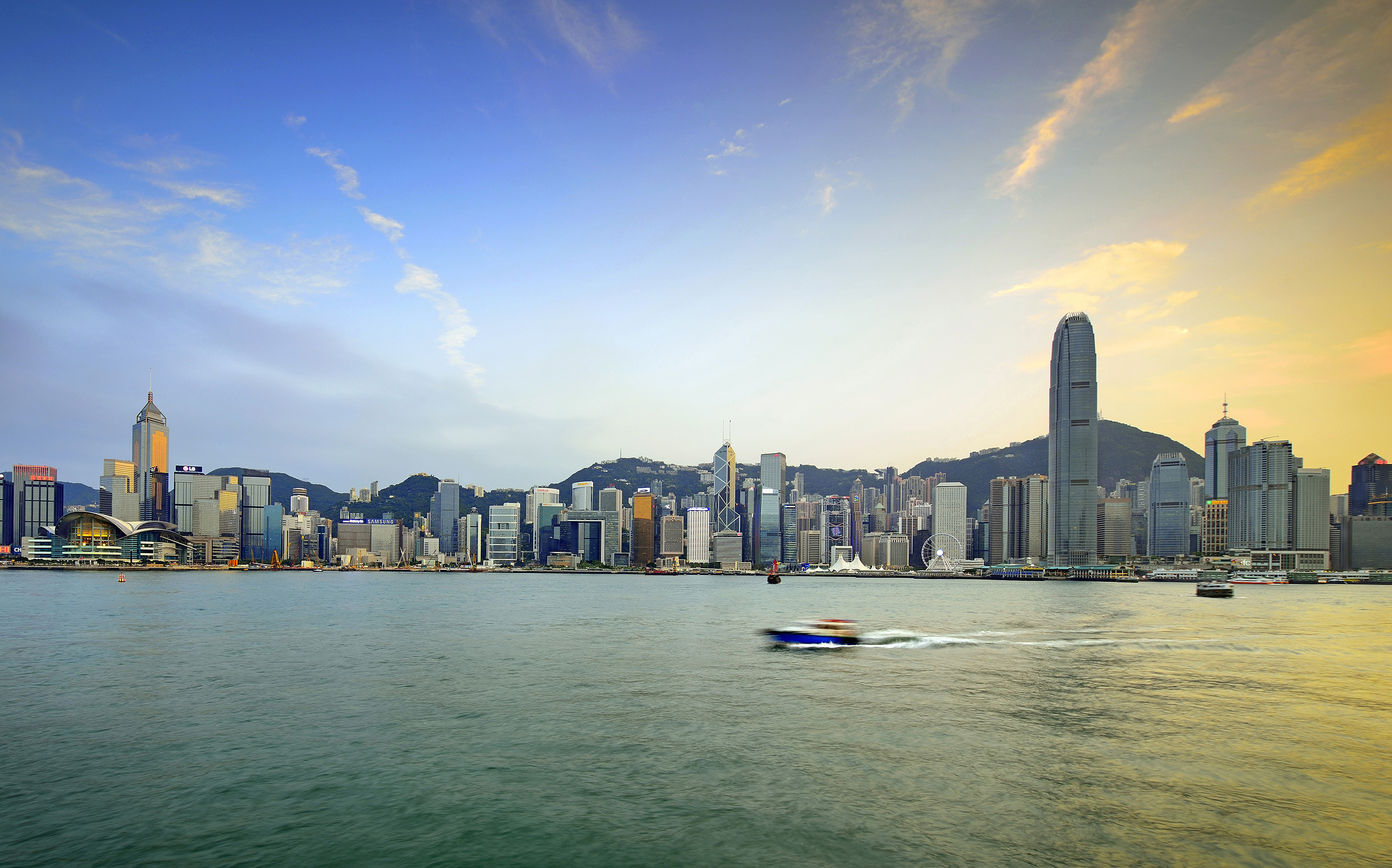  p>维多利亚港(英语:victoria harbour)简称维港,是位于 a target="