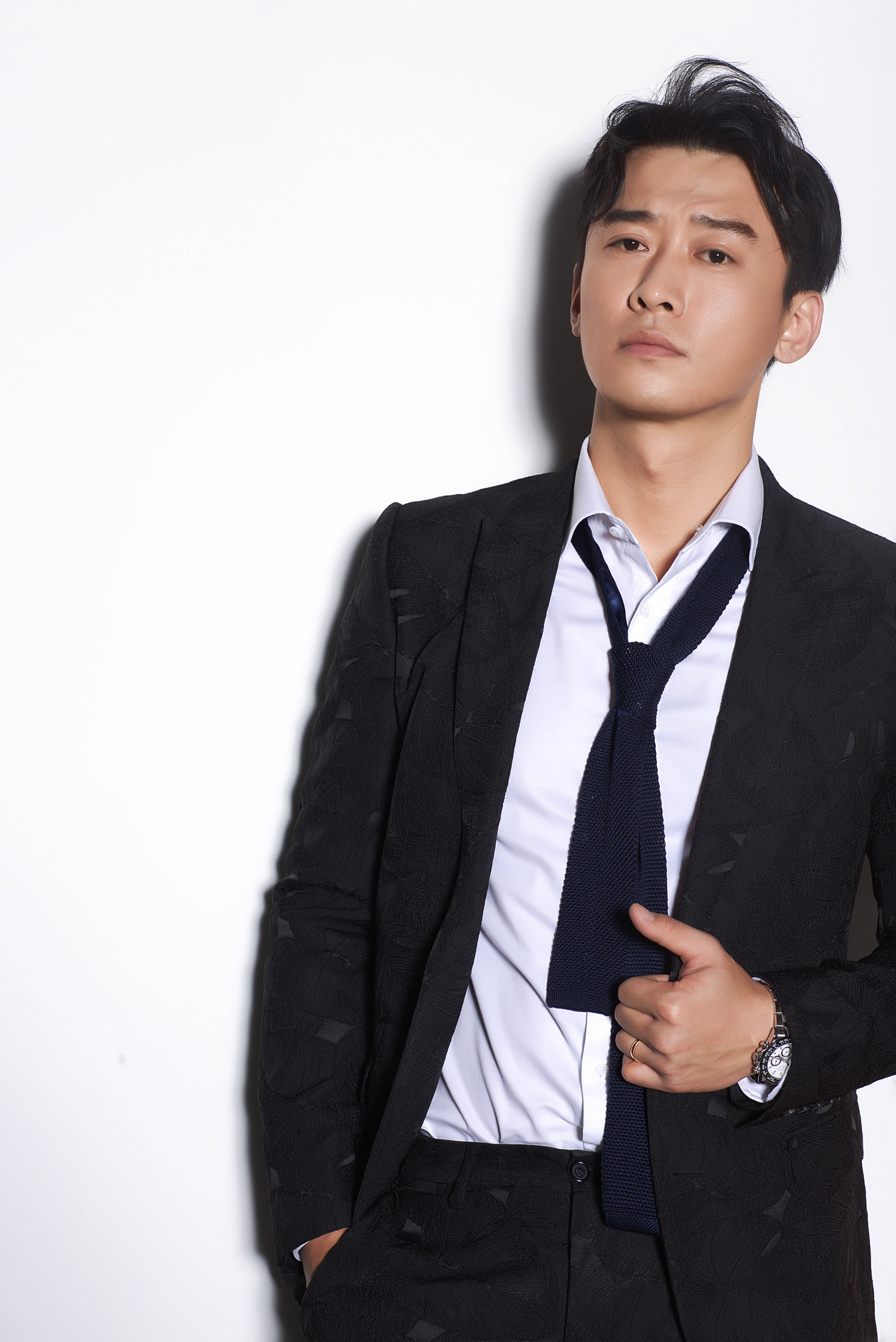  p data-id="gncntblp5o">郑奇,1984年8月4日出生于黑龙江省哈尔滨市