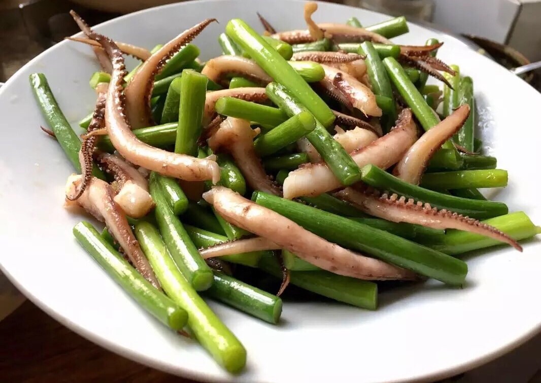 鱿鱼炒蒜苗