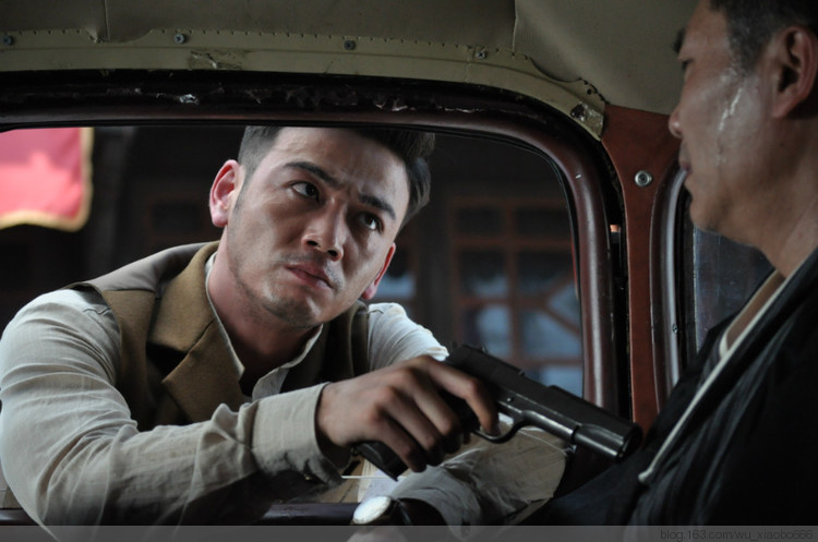  p>《穷追不舍》是陕西文投银海投资有限公司出品的青春偶像抗战剧,由