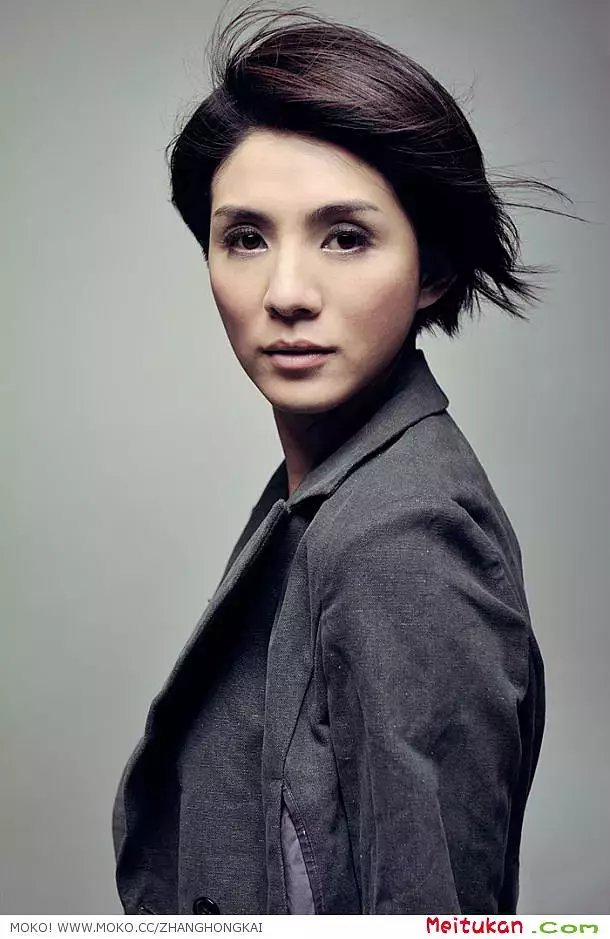 别说女人不可以美貌和实力并济，杨采妮做到了！_百科TA说