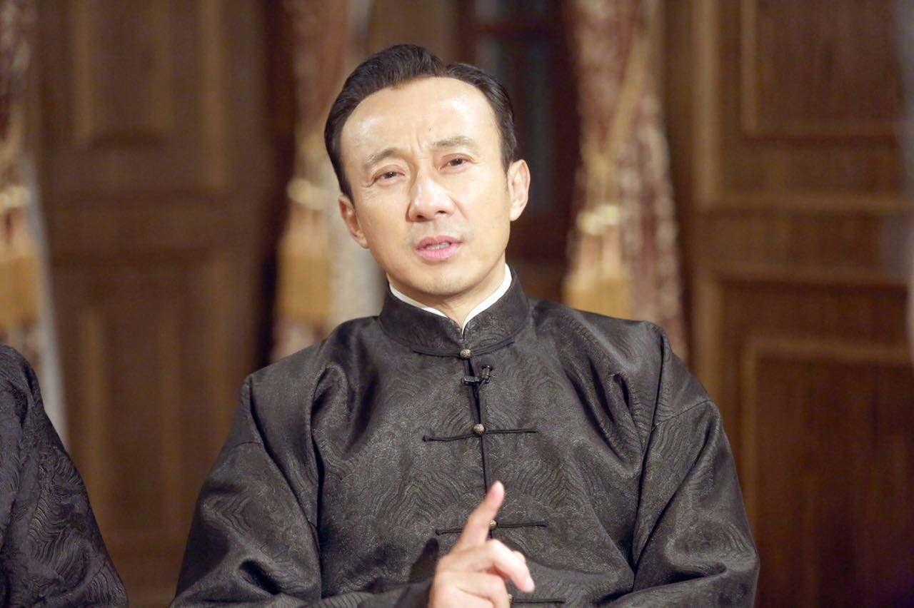杜月笙和大哥一起算命，算命先生说了一句话，杜听后吓得连忙摆手_百科TA说