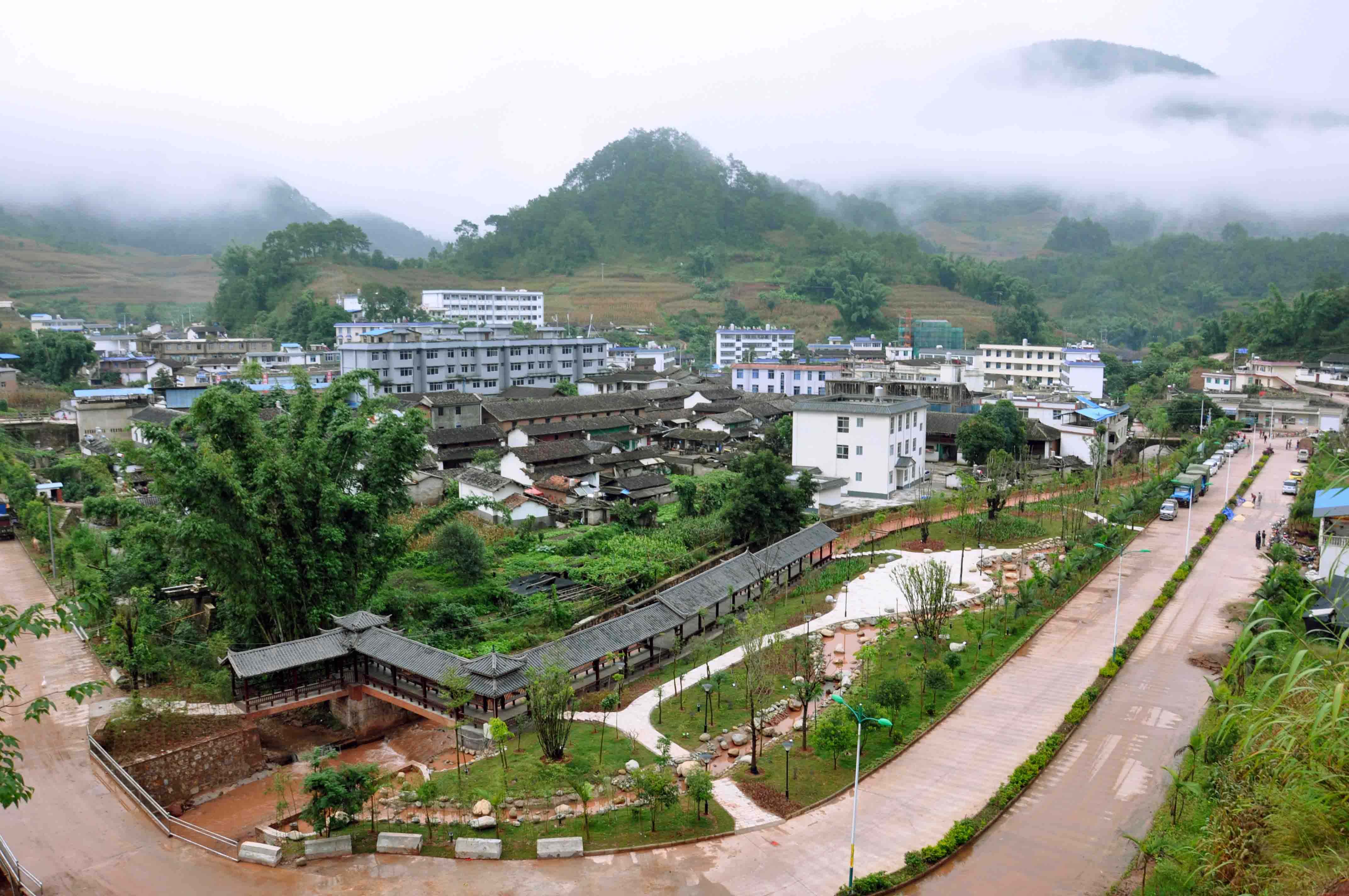  p>普义村隶属云南省宁洱哈尼族彝族自治县普义乡,地处普义乡西边,是