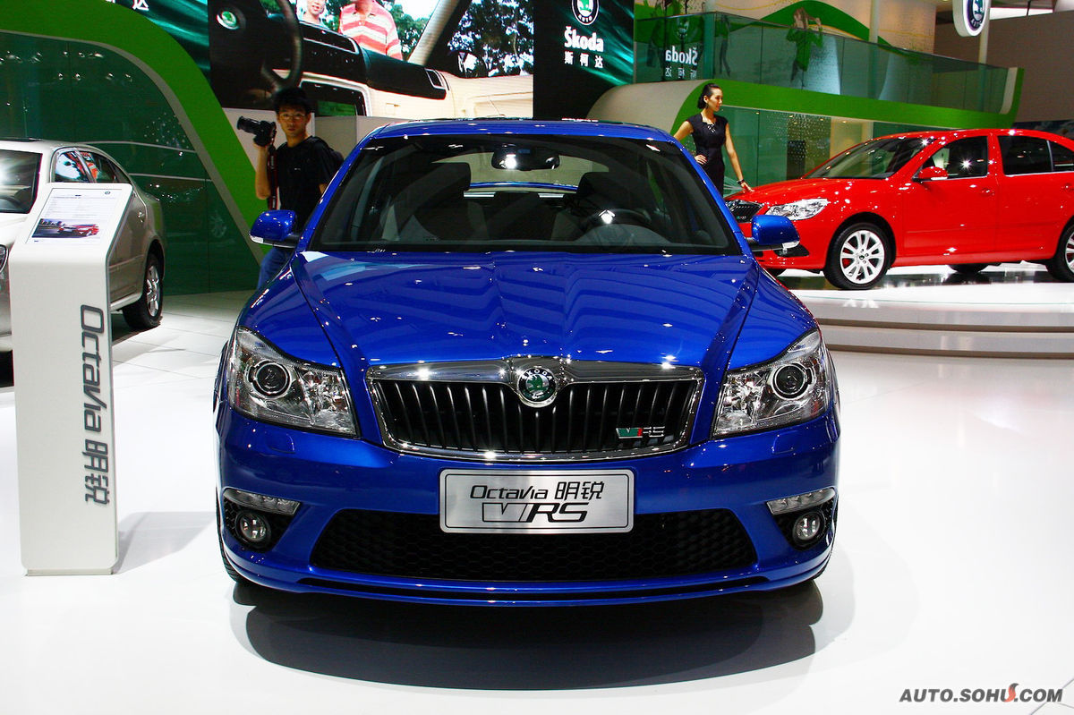  p>斯柯达明锐作为上汽大众斯柯达品牌的第一款轿车,是与欧洲同步的