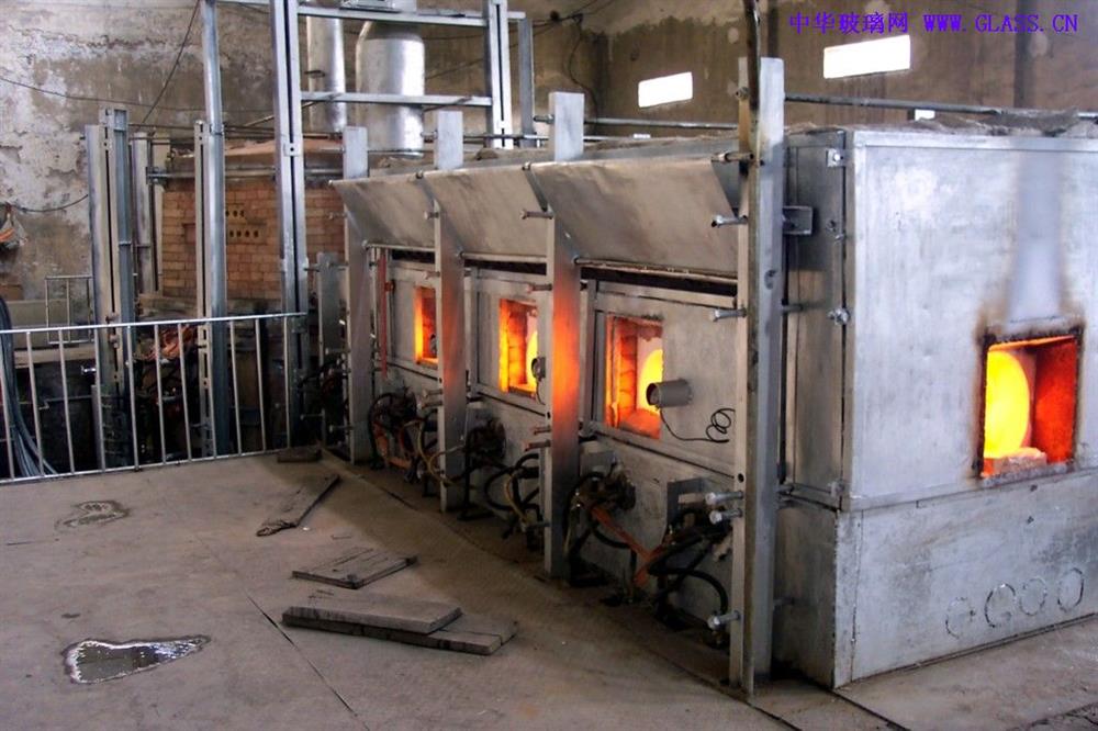 当电流通过时,会产生焦耳热,若热量足够大,则可以用来熔化玻璃,这就是