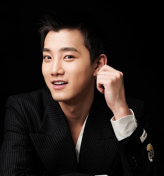  p>范世錡 i>(曾用名:范世琦) /i>,1992年3月23日出生于吉林省白城市