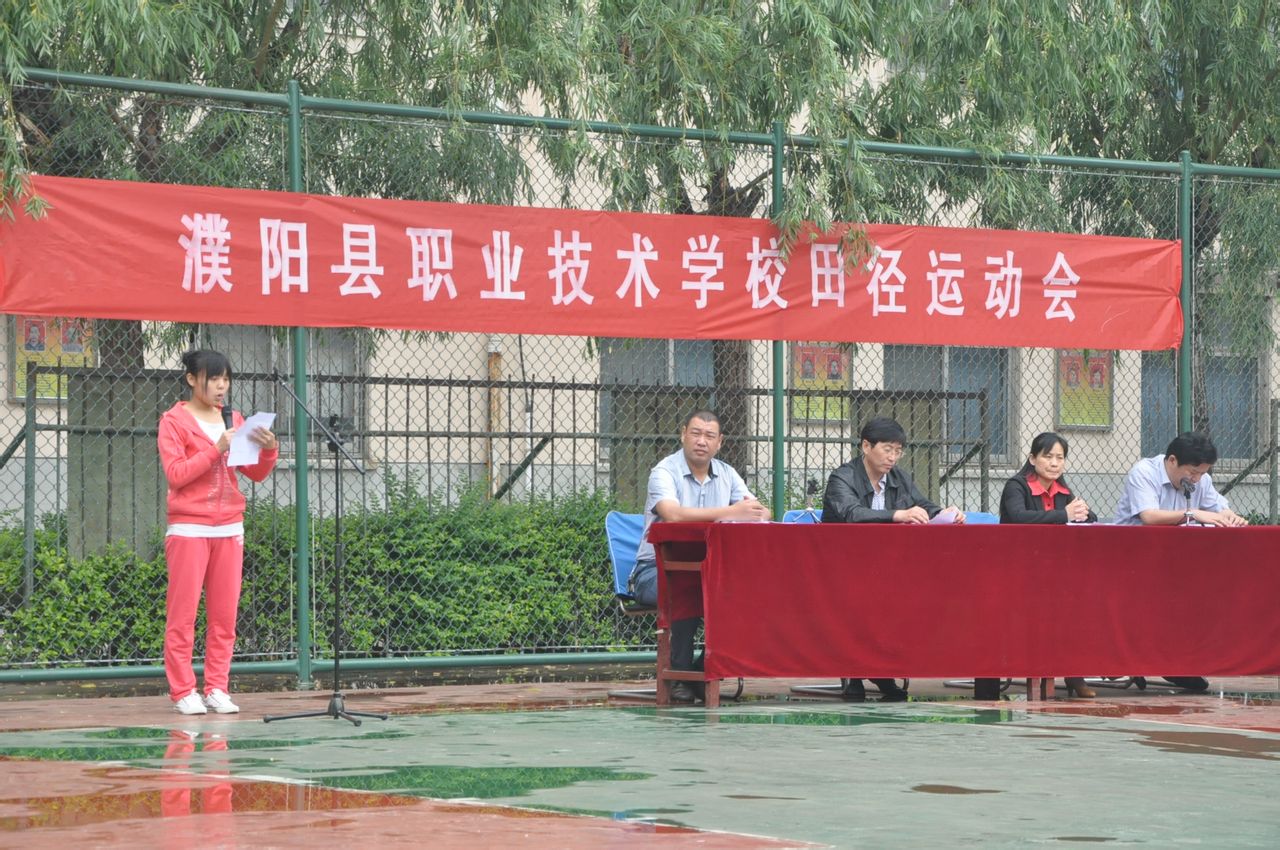  p>河南省濮阳县职业技术学校占地150亩,建有教学楼,培训楼,图书楼