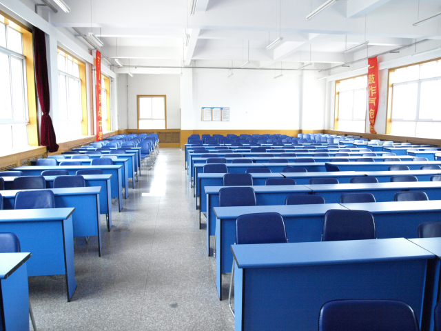 大连市华才中学