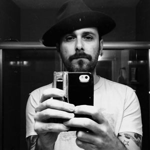  p data-id="gnxbdi4jsw">格雷格 · 拉斯威尔(greg laswell,)出生在