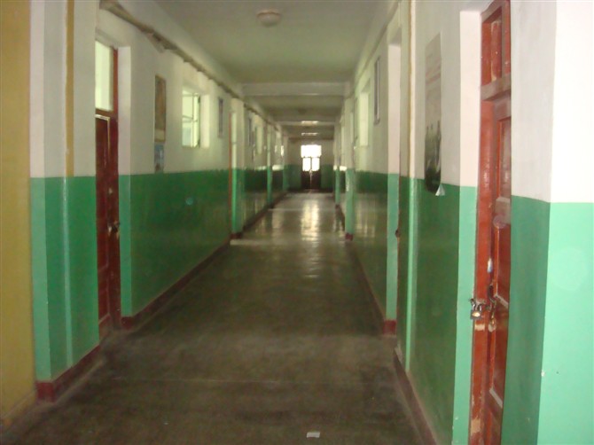  p>和田市第五中学,简称和田五中,始建于1971年,学校位于中华人民共和