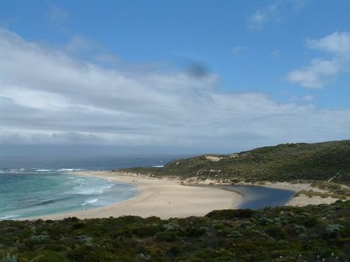 也是唯一可通航的河流,位于伊朗西南部,为 a target="_blank" href="