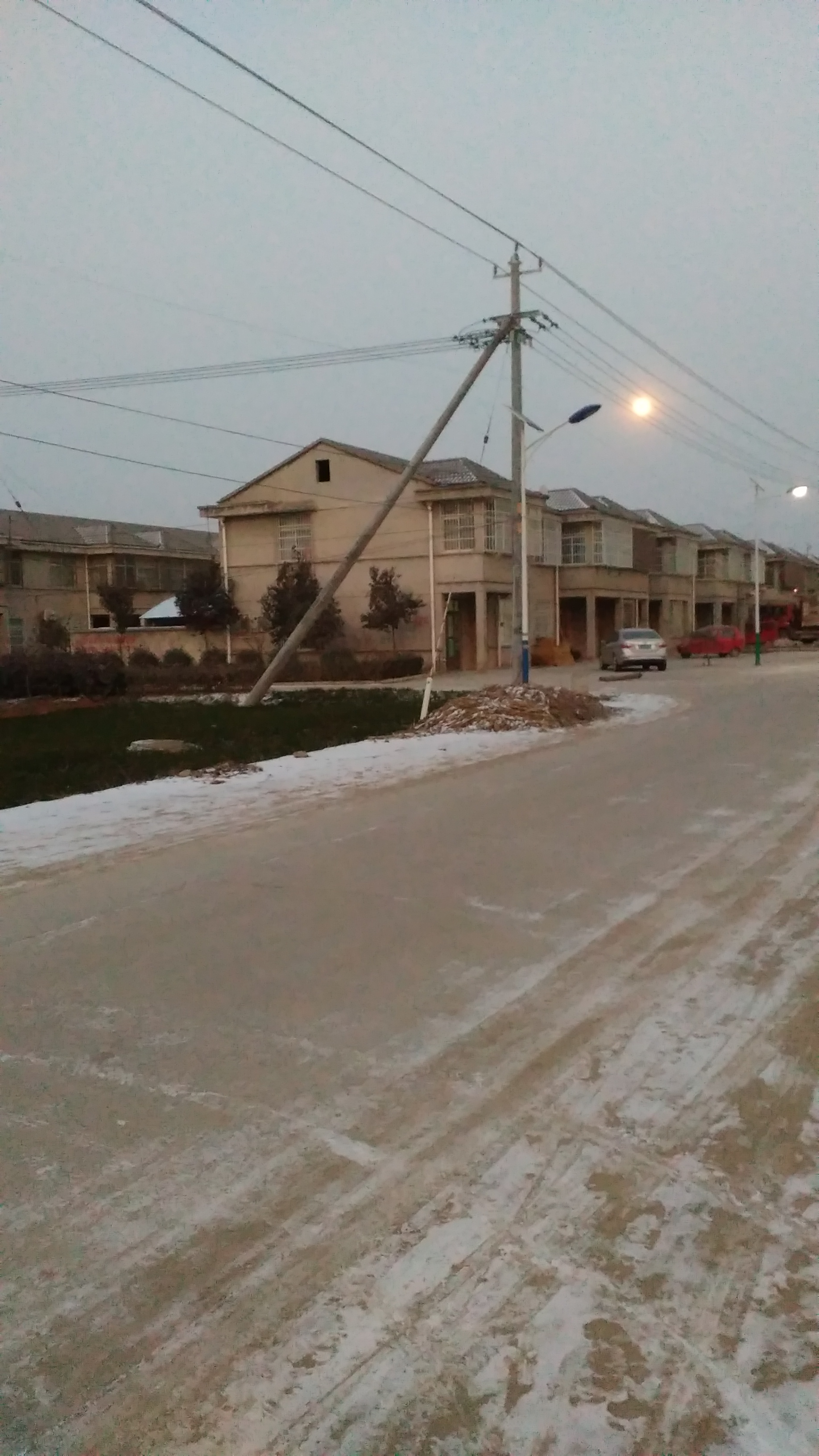 北与江苏省徐州市铜山区相连,西与安徽省萧县官桥镇相距2km,省级开发