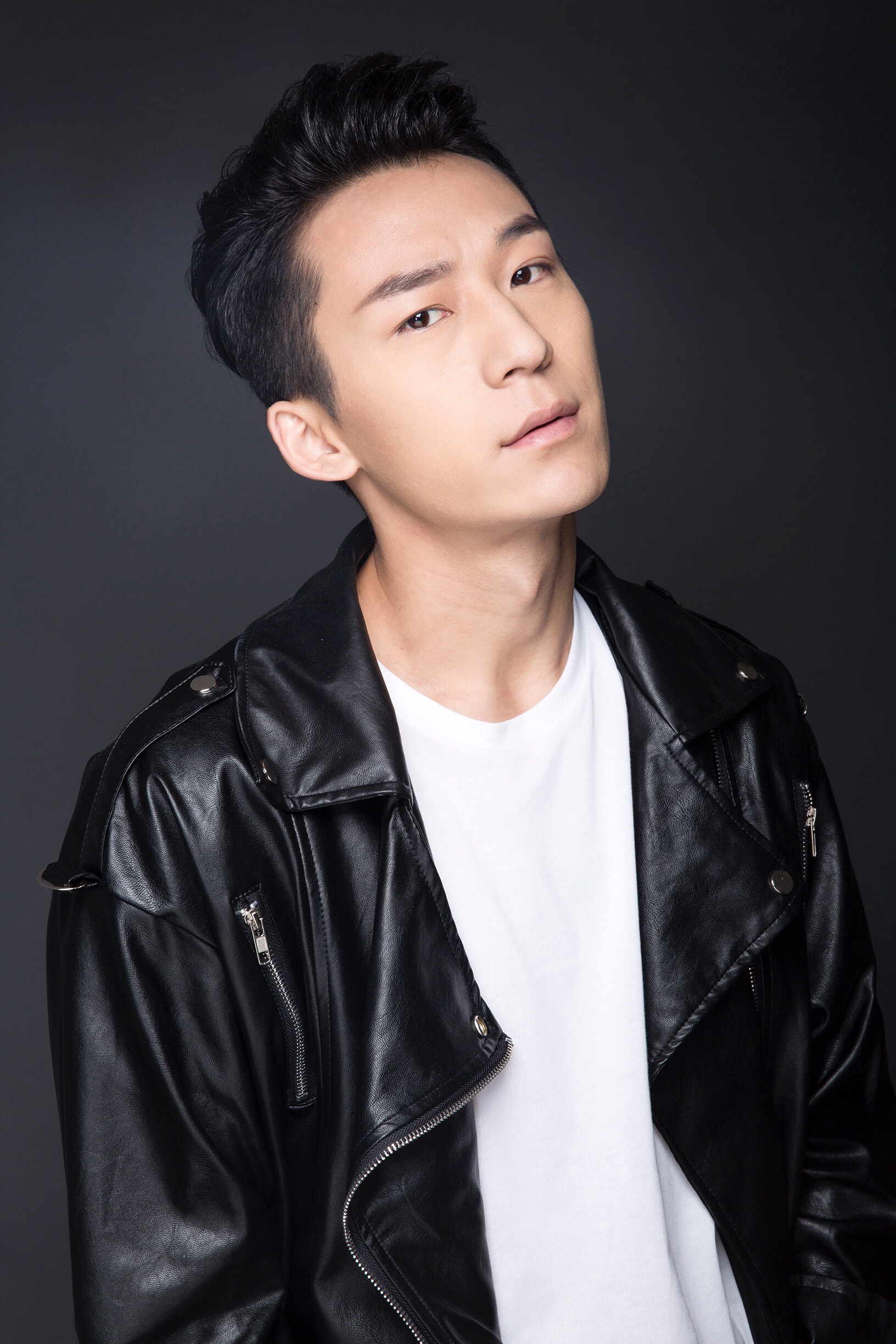 刘嘉伟,内地新人男演员,1994年4月26日出生于湖南常德,身高1米83