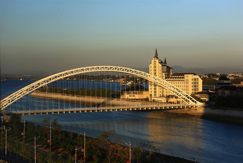 href="#" data-lemmaid="62483">月亮岛 /a>是中朝界河——鸭绿江上一