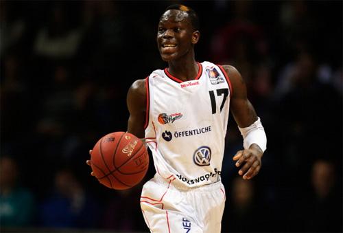  p>丹尼斯·施罗德(dennis schroder),1993年9月15日出生于 a target=