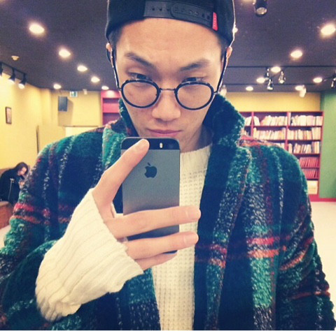 2011年出道的solo歌手,出道曲《傻瓜一样又哭了》.