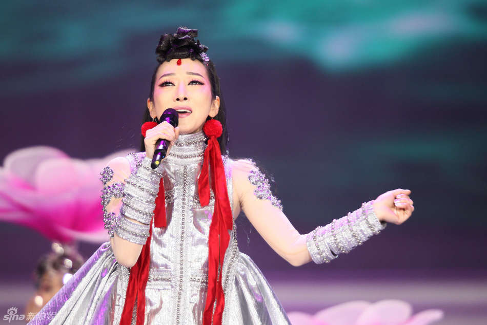  p>萨顶顶(sa dingding),原名周鹏,出生于河南省平顶山市,中国内地