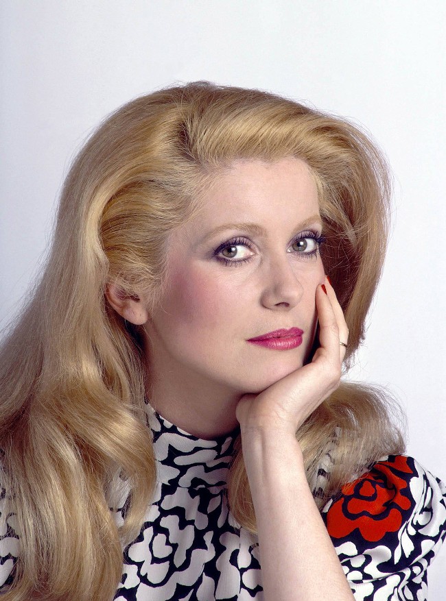  p>凯瑟琳·德纳芙(catherine deneuve),1943年10月22日出生于法国