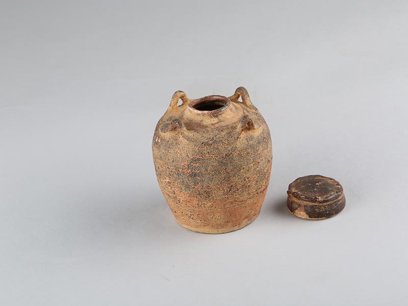 宋四系酱釉陶盖罐