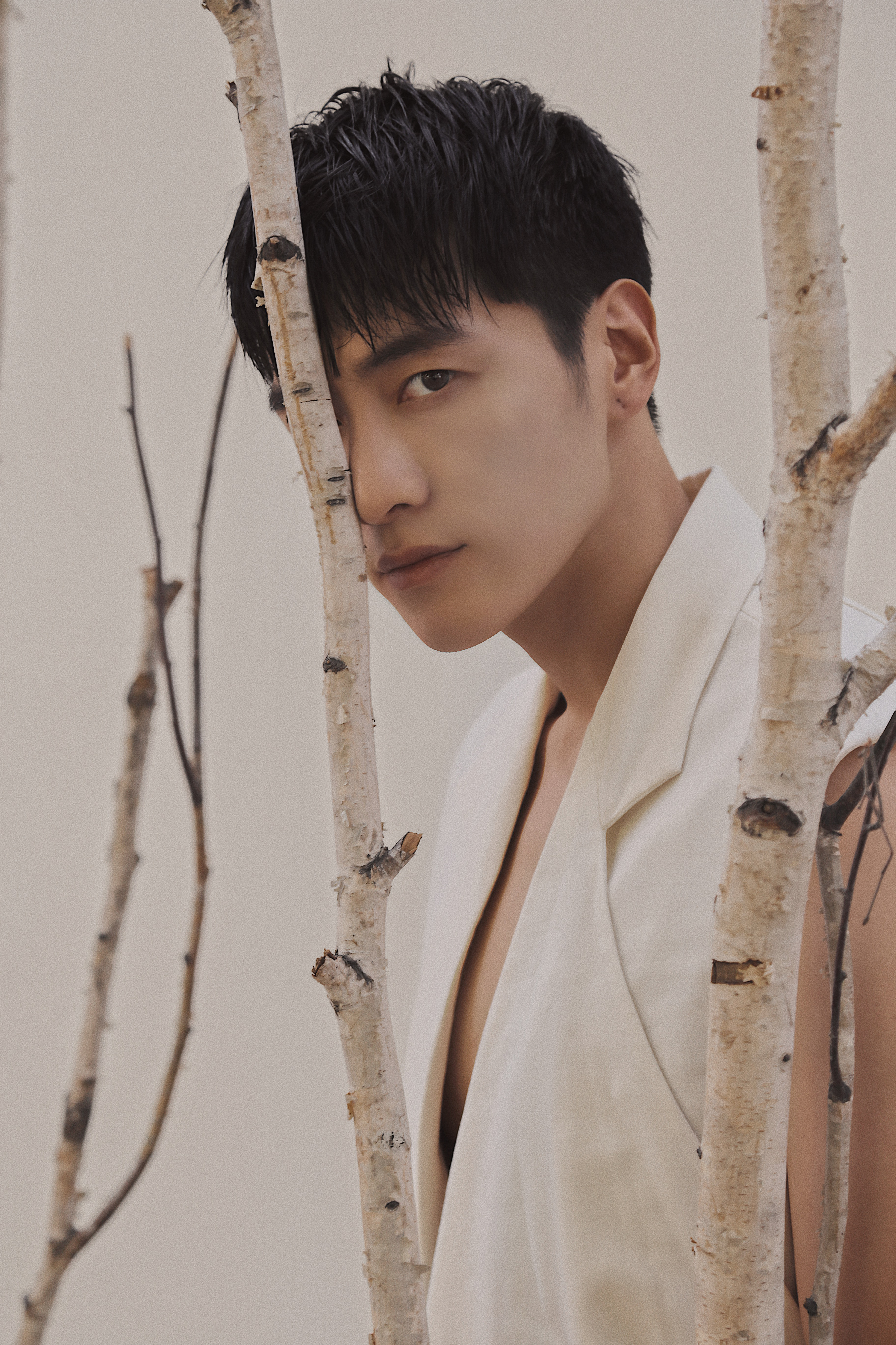 3e">金泽(张家玮),1993年1月30日出生于山东省威海市,中国内地男演员