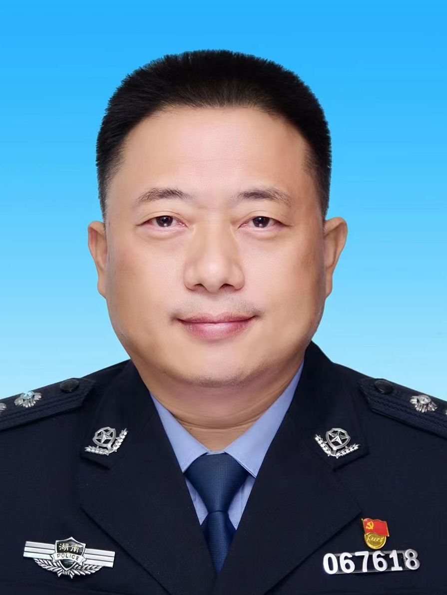 县公安局局长,二级高级警长