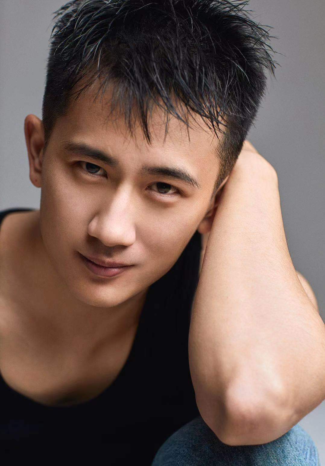 1991年8月29日出生于福建省厦门市,中国内地影视男演员,毕业于浙江