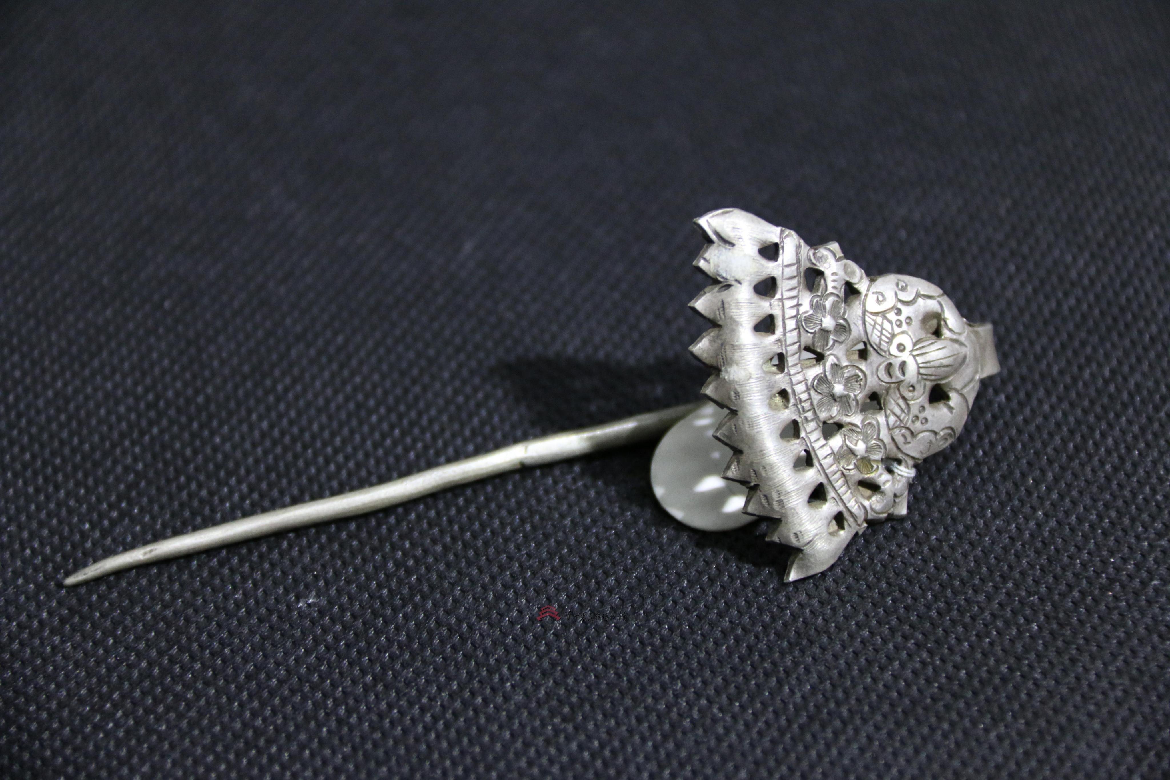 清代黎平侗族鱼纹三角形银头簪