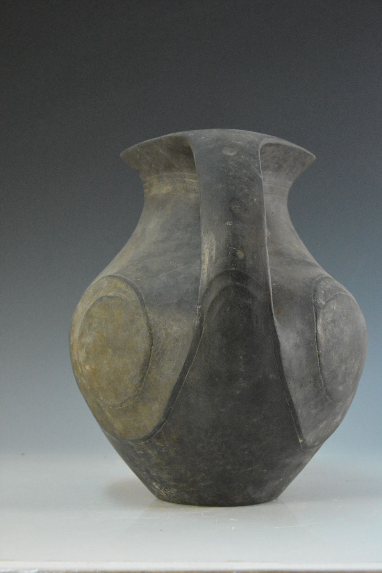 汉代黑陶双耳陶罐