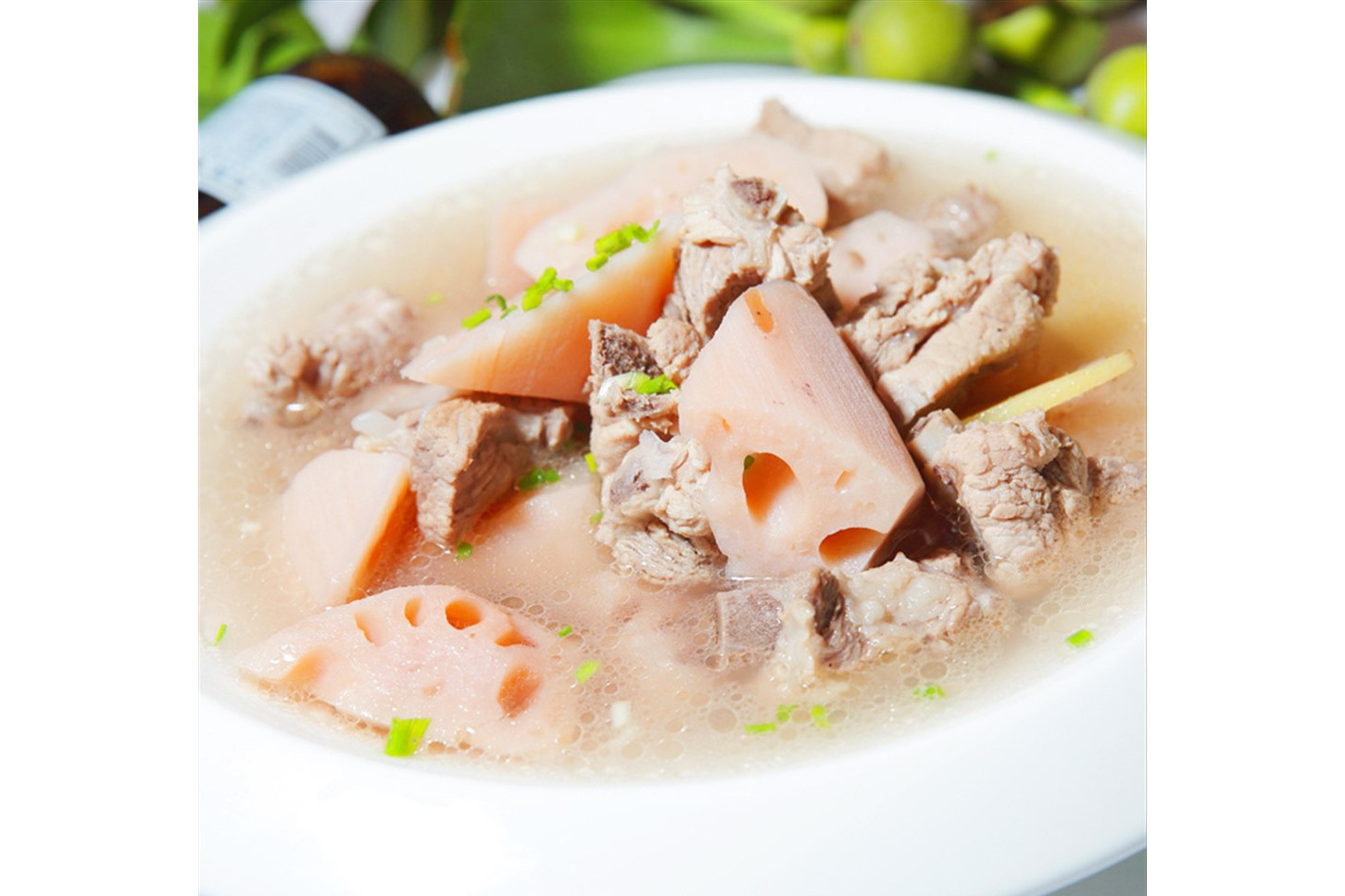  p data-id="gnwqq1gdn2">莲藕汤是一道汤类美食,以莲藕,排骨,黄花菜