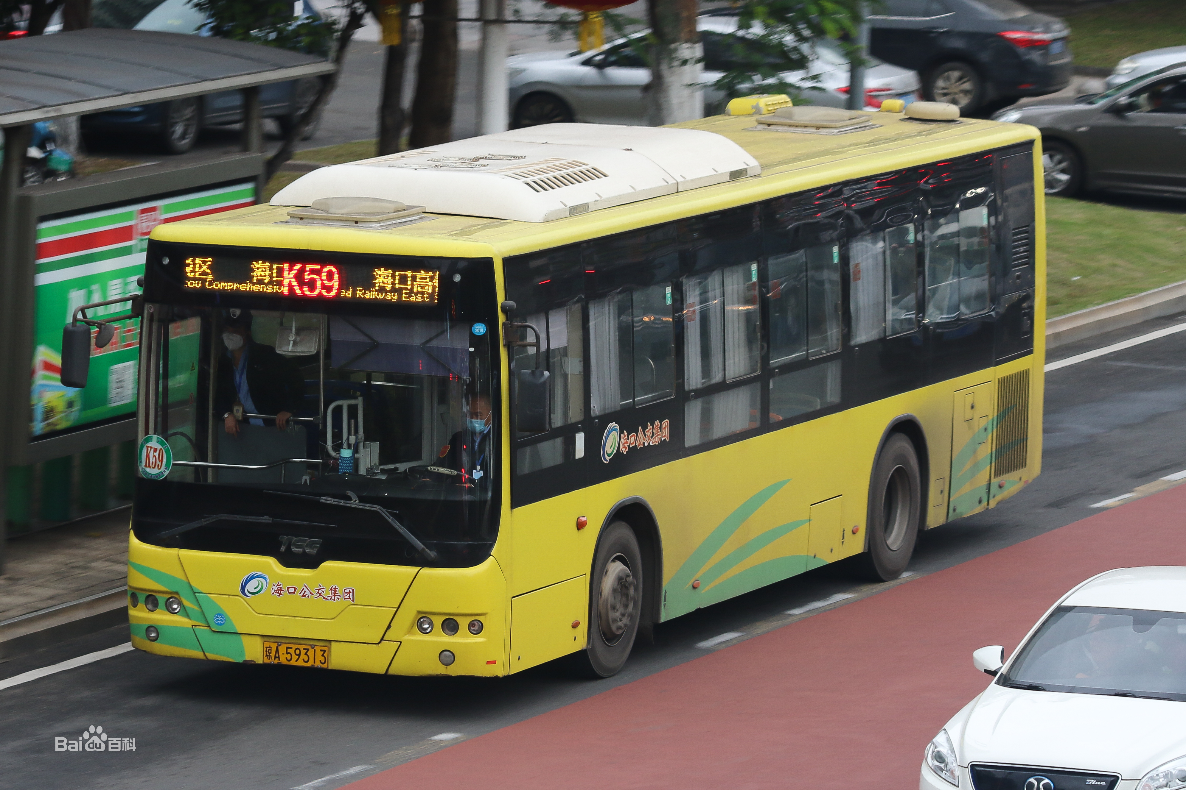 公交59路快线( b>海口高铁东站——海口综合保税区 /b>)运营于海口市